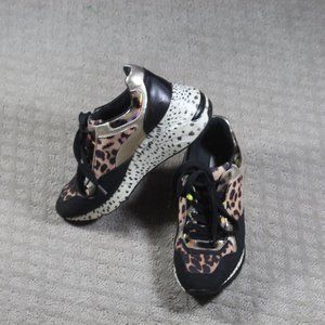 Steve MADDEN Size 6.5* Bena Cheetah Cliff Raised Sneakers (Tagged 8 runs small )